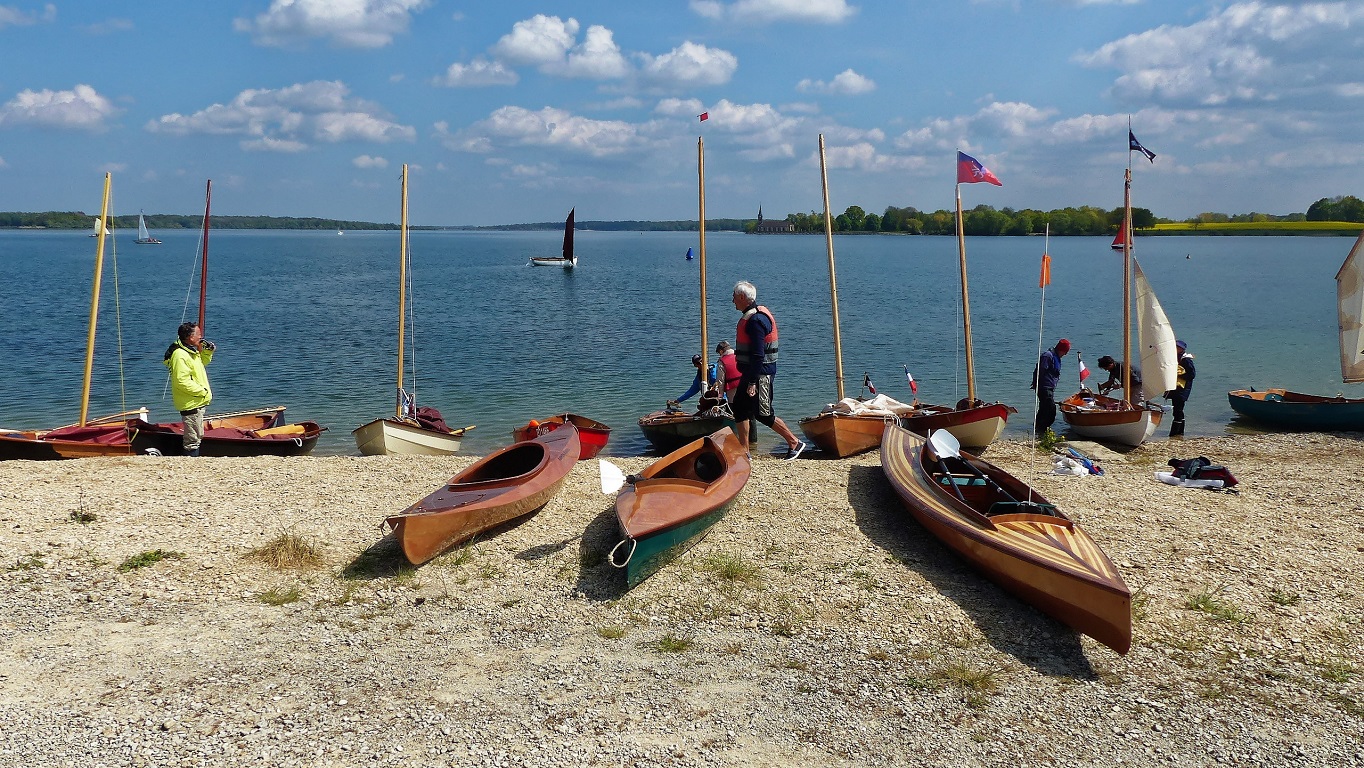 "M&eacute;aban" se met en place pour la photo des Skerry. Au premier plan, un Wood Duck 12, un Mill Creek 13 et un Mill Creek 16.5 Hybride. 