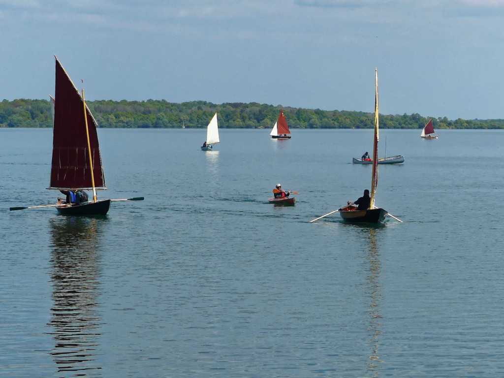 Le petit vent finit par tomber et on sort les avirons. 