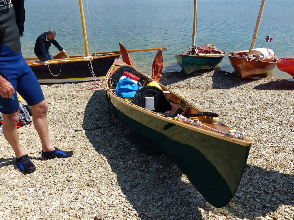 "Lulu", le joli Cavelier construit par Patrick, qui entreprend maintenant la construction d'un Skerry Raid. 