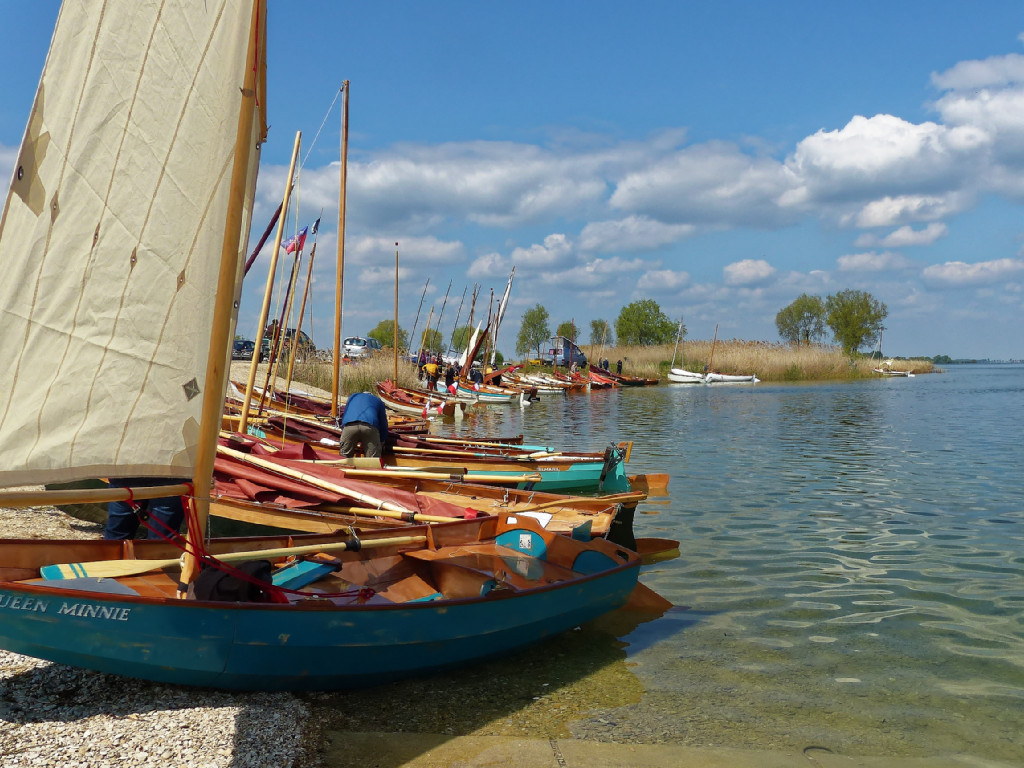 Nous étions finalement 44 bateaux dont 6 kayaks ou canoës, ce qui fait tout de même 38 voile-aviron : pas mal ! 