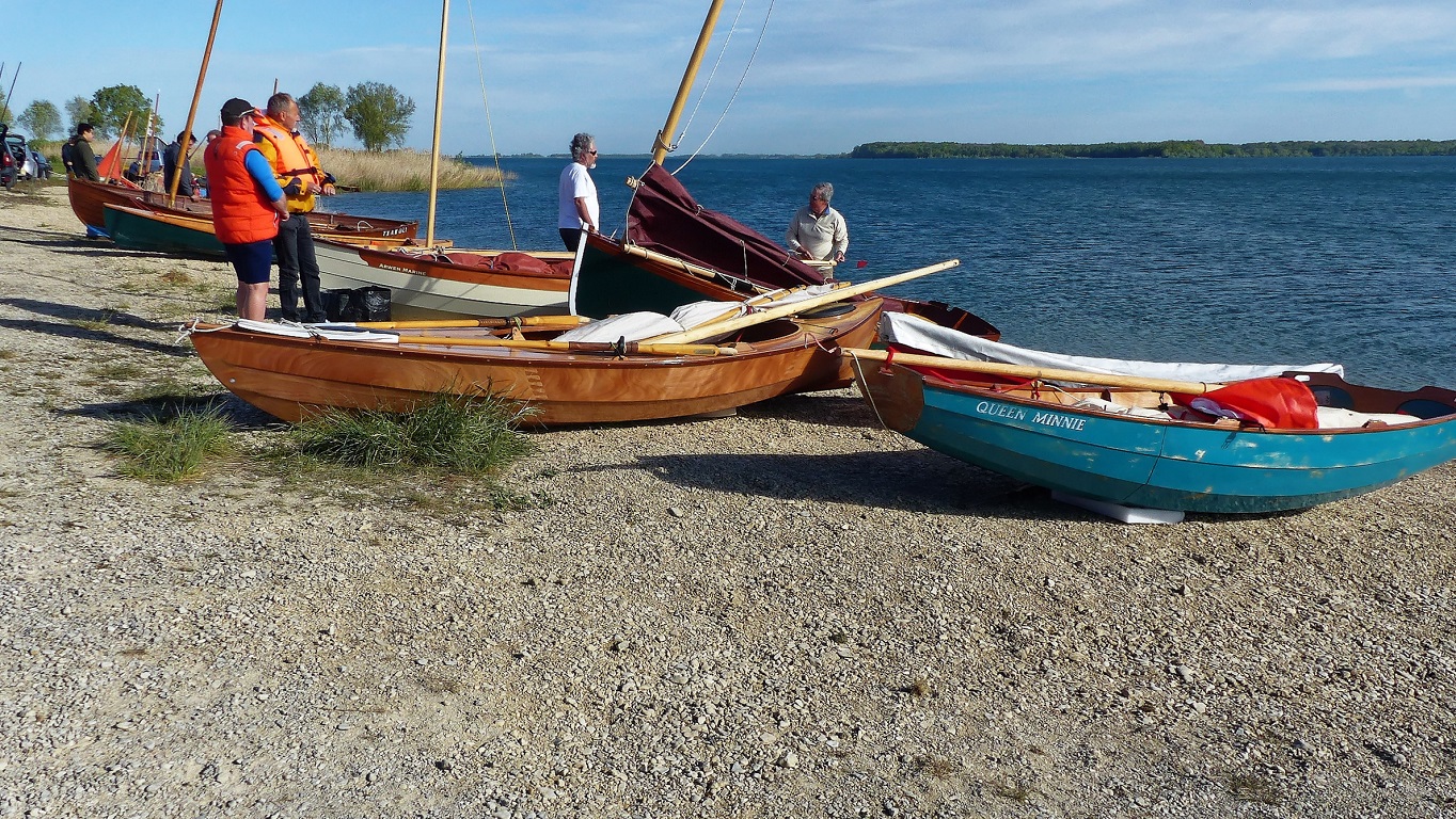 La plupart des bateaux est simplement remont&eacute;e sur la plage. 