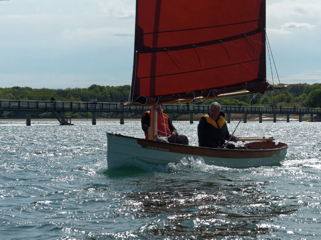 Jolie vague d'étrave sur "Mounouf". 