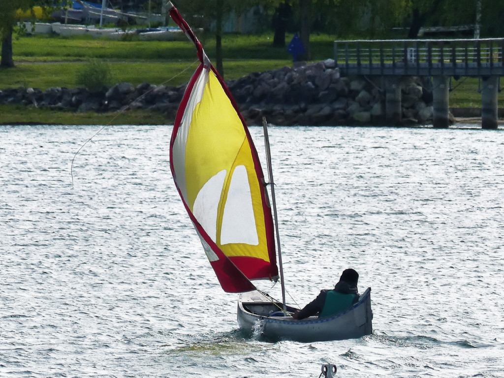 Marco poursuit ses essais sur "Eolo", et ne chavire toujours pas. 