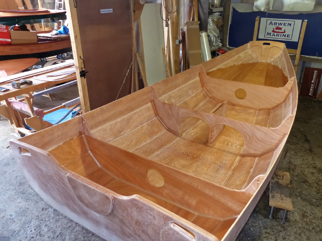 En effet, la surface int&eacute;rieure des caissons avant et arri&egrave;re sera pratiquement inaccessible dans tr&egrave;s peu de temps... 