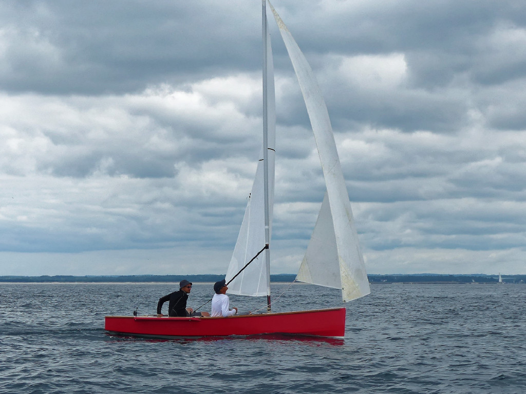 Pour le portant, Foxy Lady envoie un génois en plus de sa grand-voile. 