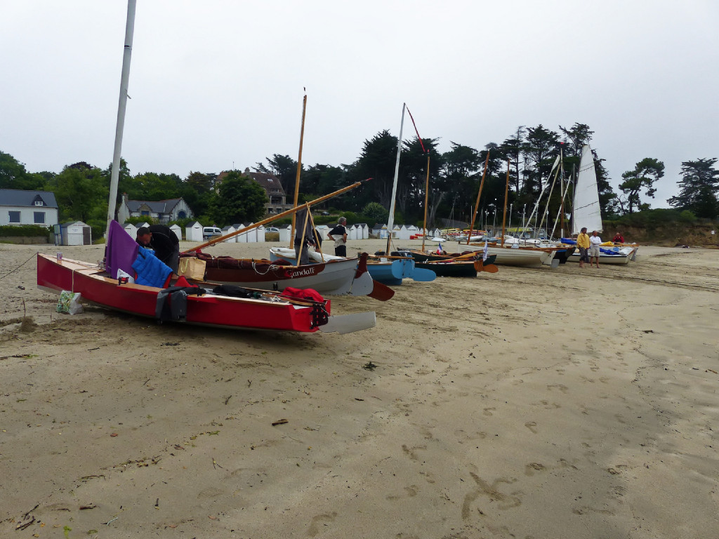 Encore une fois, nous remontons les bateaux au-dessus de la laisse de haute mer, mais cette fois-ci nous partirons à la pleine mer demain matin ! 