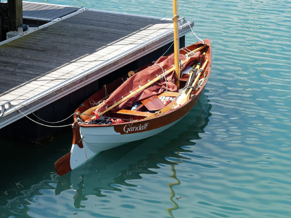 Dernière image de Gandalf attendant sagement au ponton de Port la Forêt que la marée remonte un peu pour que la cale sud soit utilisable. 