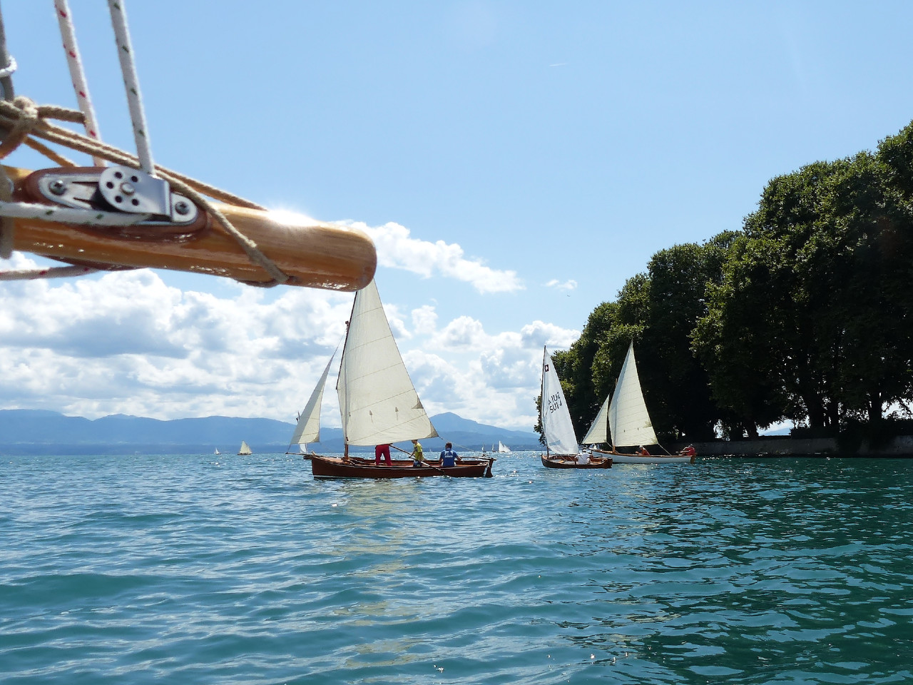 Après le déjeuner, on se lance sur le parcours dont l'Ile de La Harpe est la marque Est et dont une bouée devant l'entrée du port est la marque Ouest. 