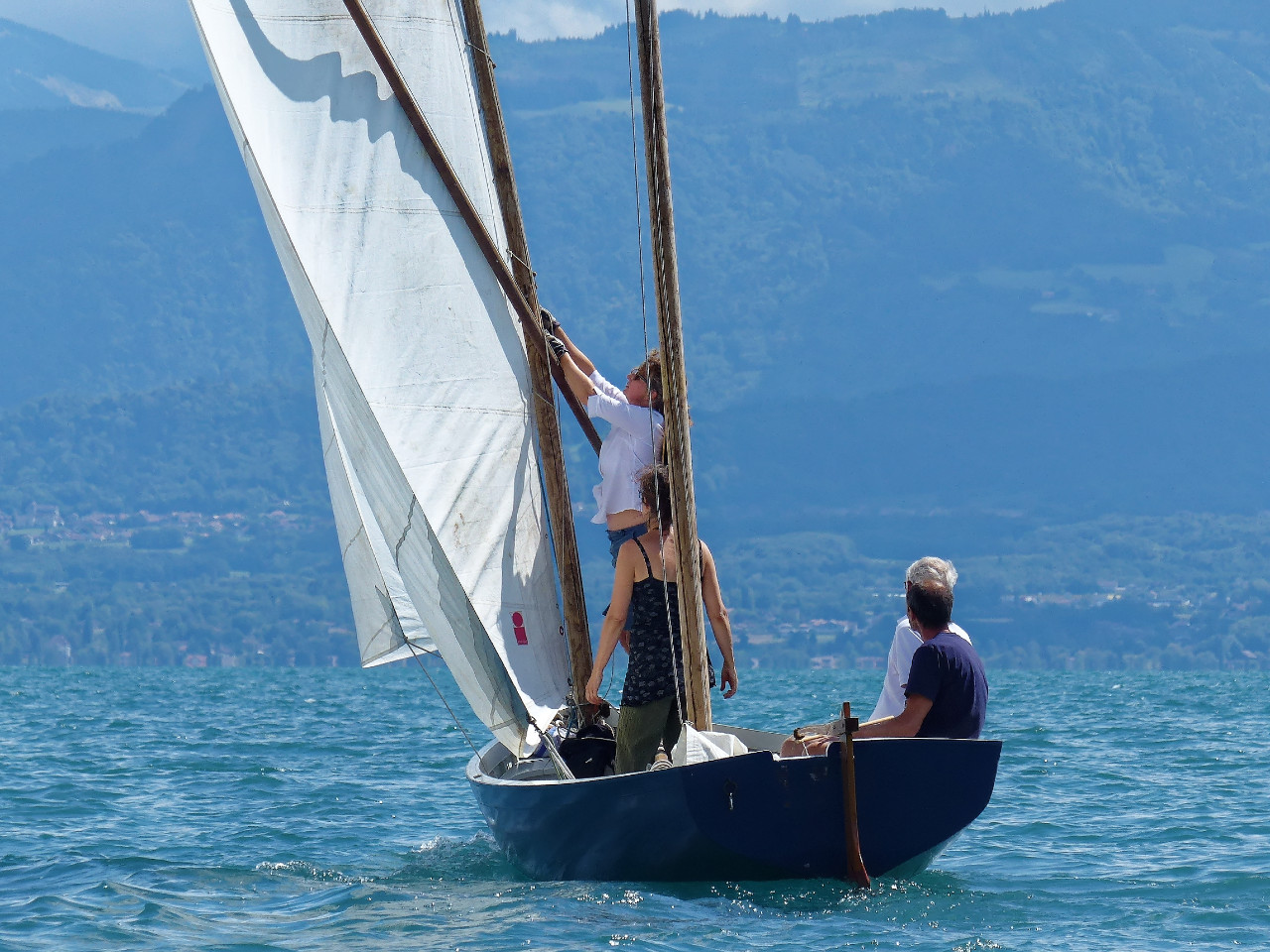 On ajuste la tension sur la livarde. 