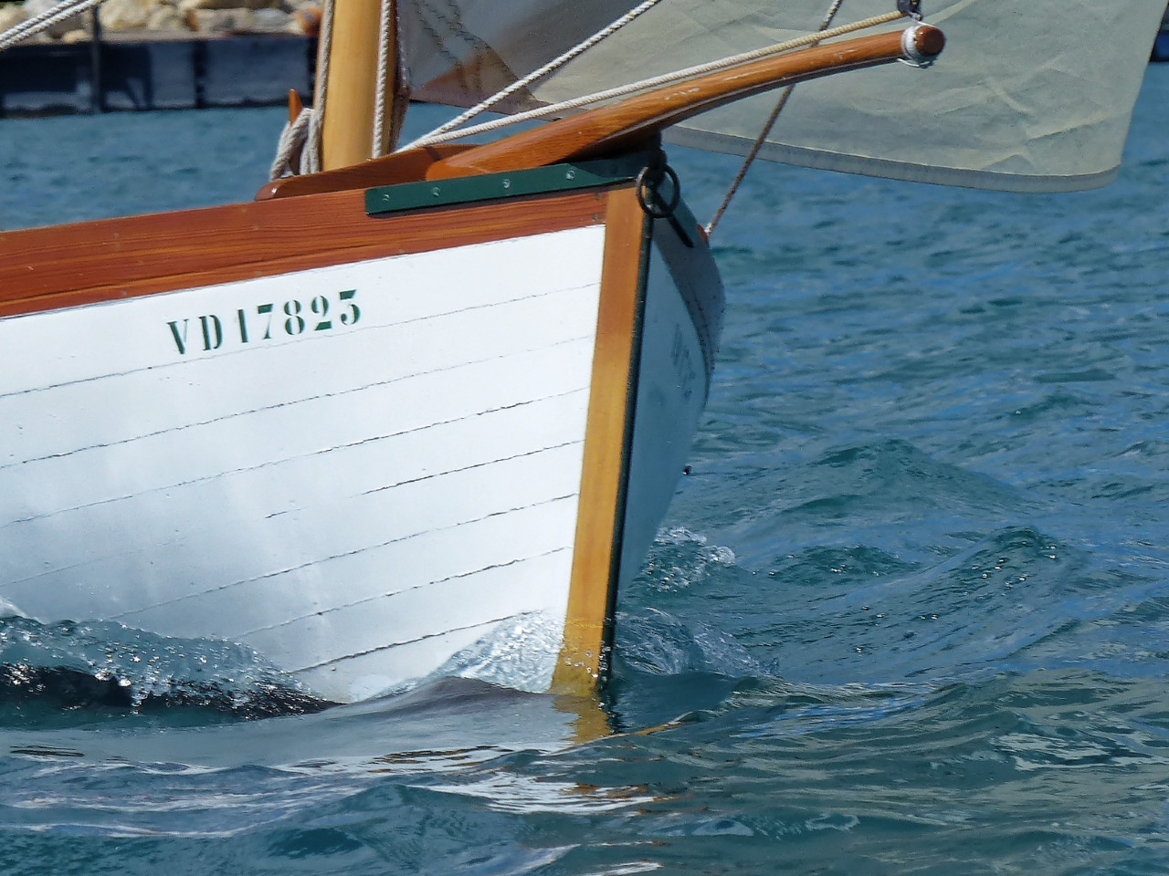 Tout dans la proue de ce canot est délicat... 