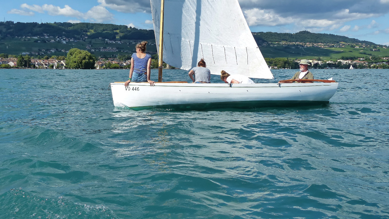 Je ne répète mes commentaires sur l'âge comparé des équipages de voile-aviron bretons et lémaniques. 