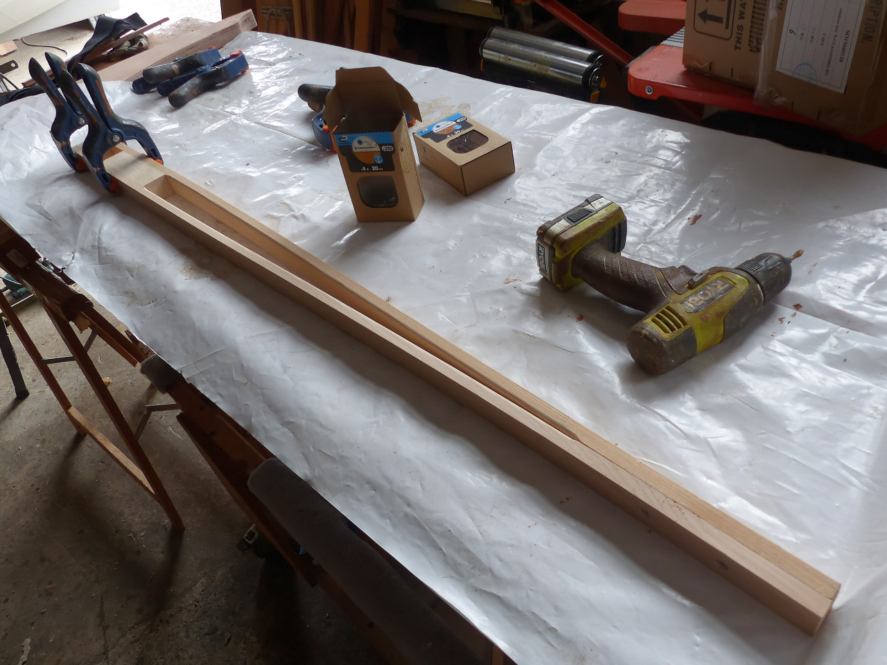 Essayage avec les vis et les pinces, il n'y a toujours pas de colle. 