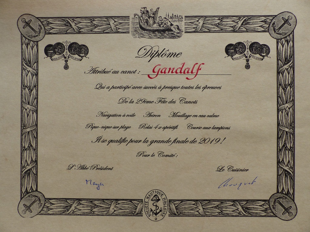 Chaque canot participant reçoit un diplôme calligraphié à son nom et attestant qu'il se qualifie pour la prochaine édition de la Fête des Canots. Notez la qualification des signataires : M. l'Abbé-Président et le Cuisinier, s'il vous plait ! 