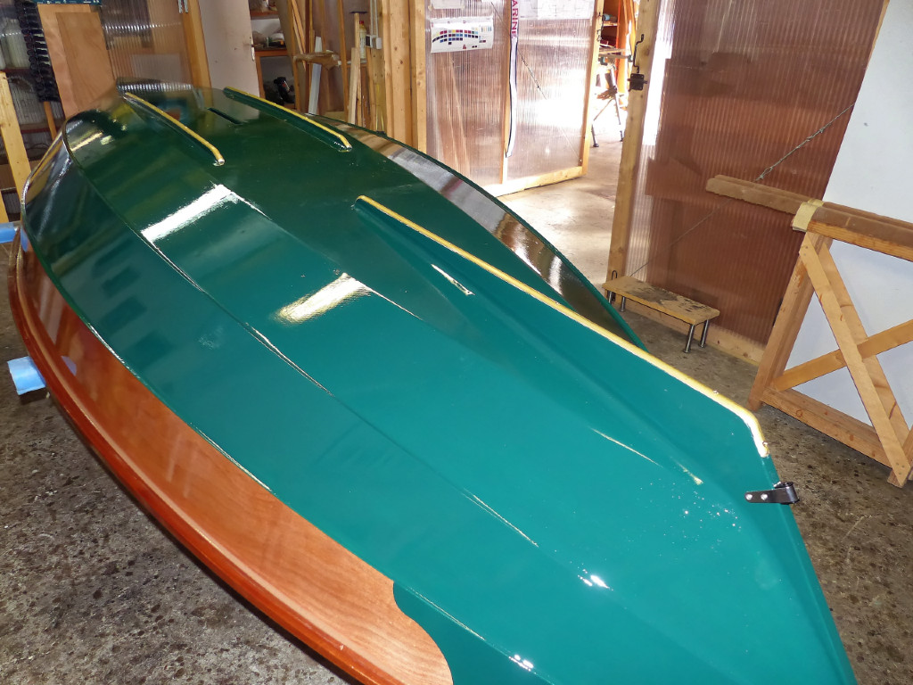 Retour sur le Skerry de Bruno, je visse les trois bandes-molles. Par curiosit&eacute;, je les ai pes&eacute;es : elles ajoutent 1.650 kg au poids du Skerry. 