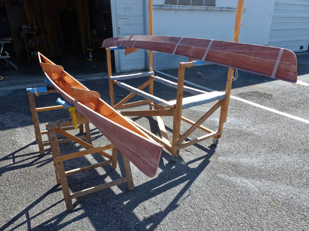 J'ai fixé les trois éléments de pontage avec de la bande de masquage afin de tracer leur contour, que je découpe ensuite, un peu large. 