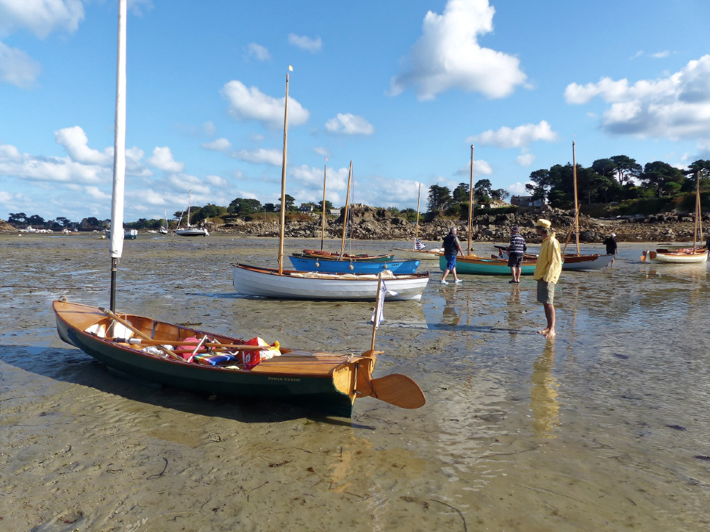 Après un bon petit tour de rase-cailloux (et même saute-caillou !), nous venons échouer à l'entrée de l'anse de la Corderie.