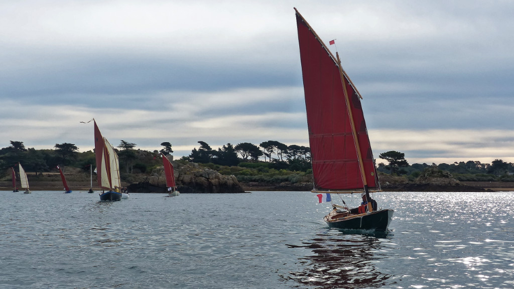 La flottille entre l'ile Verte et Béniguet. 