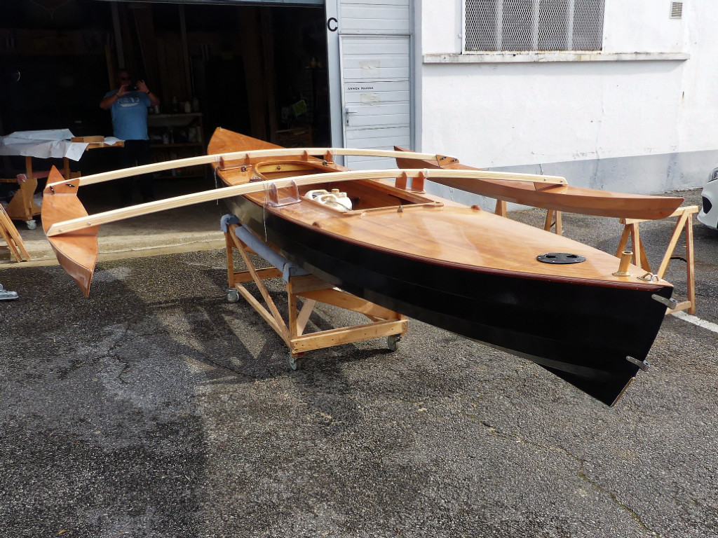 Et voil&agrave; ! Comment transformer un cano&euml; &agrave; voile en trimaran. Je ne sais pas ce que &ccedil;a vous fait, mais moi &ccedil;a ne donne tr&egrave;s envie d'essayer ! 