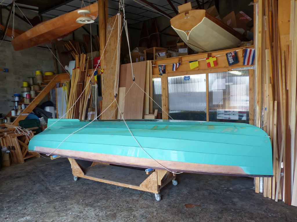 J'amène le chariot et je mollis les deux palans jusqu'à ce que le Silmaril repose sur le chariot. 