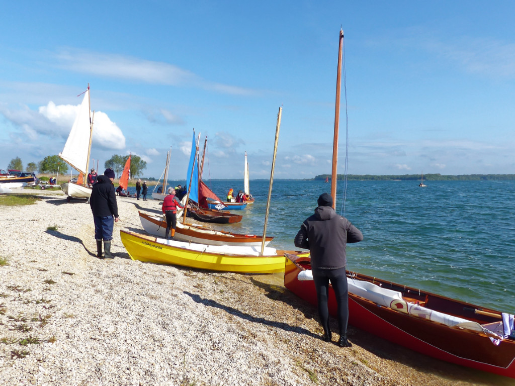 Dimanche matin, un beau soleil est de retour et tâche d'élever la température : il a gelé dans la nuit et il fait encore bien frais dans le vent du nord ! 