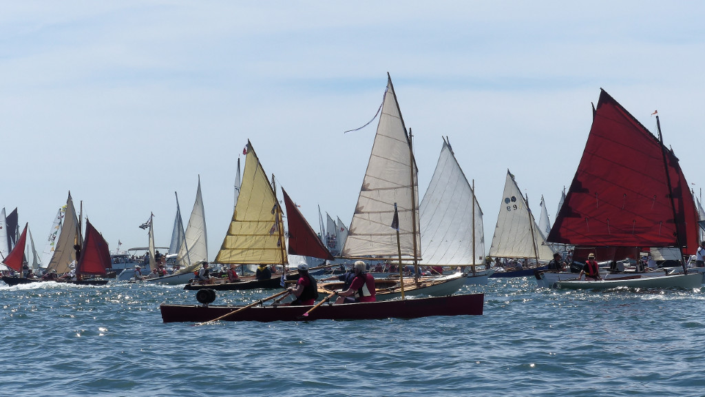 Le temps est parfait pour la parade : petite brise et soleil, que demander de plus ! 