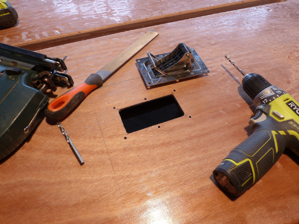 En parallèle, je profite d'une temps mort pour terminer le montage des vide-vite sur le GIS de Jacques. 