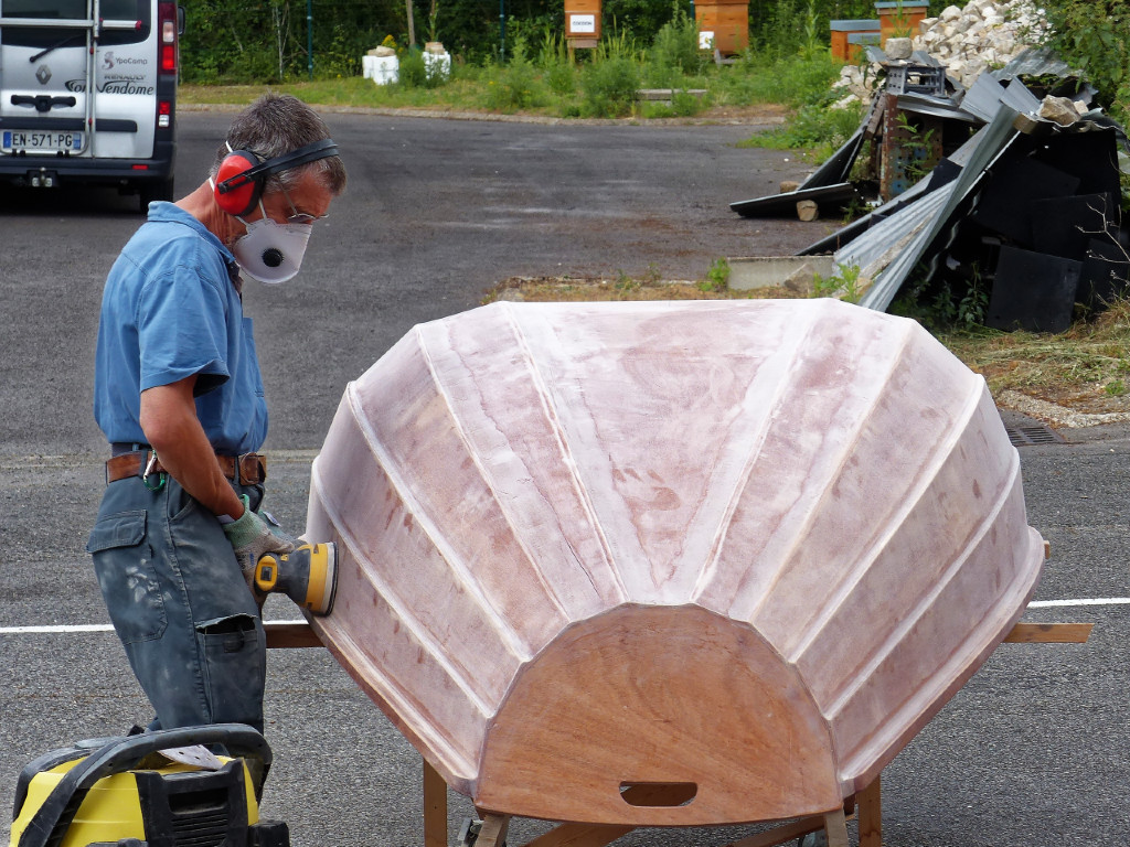 Et encore un ponçage avant de stratifier ! 