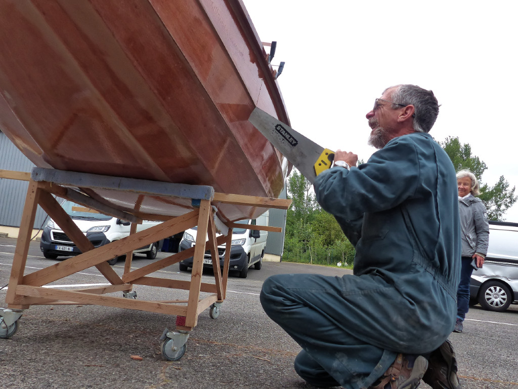 Le sciage se poursuit... 