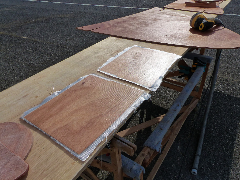 J'ai aussi stratifié la face interne des flancs du puits de dérive, et tout doit maintenant être poncé. 