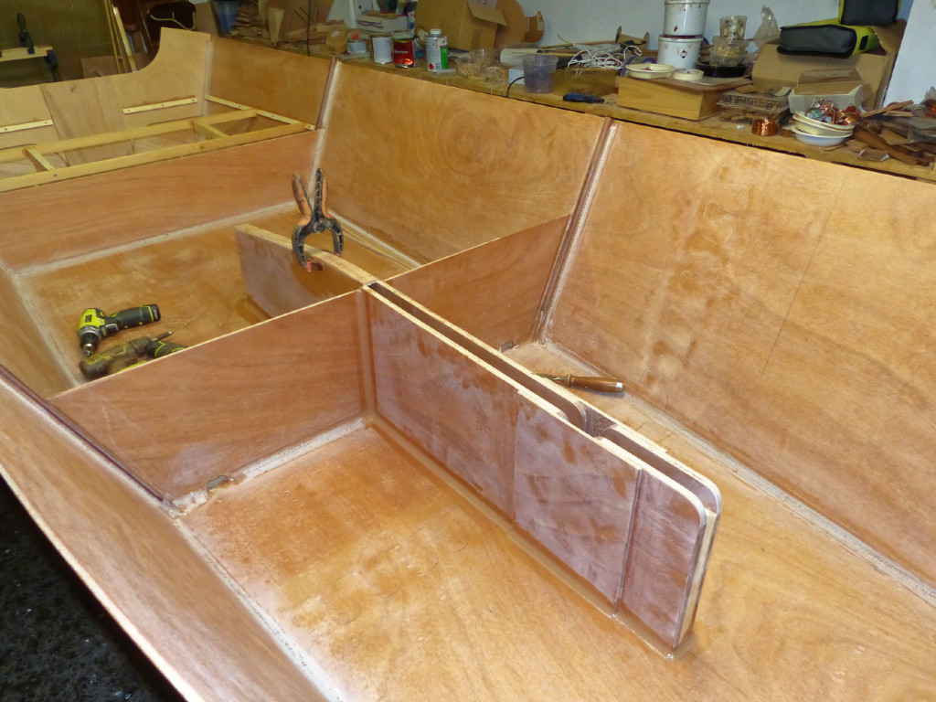 Retour à l'intérieur pour le collage du puits de dérive.