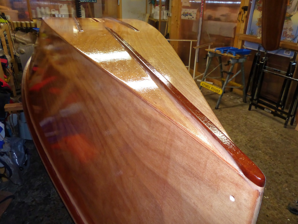 Dont acte, avec une nouvelle couche d'époxy sur toute la surface extérieure. 