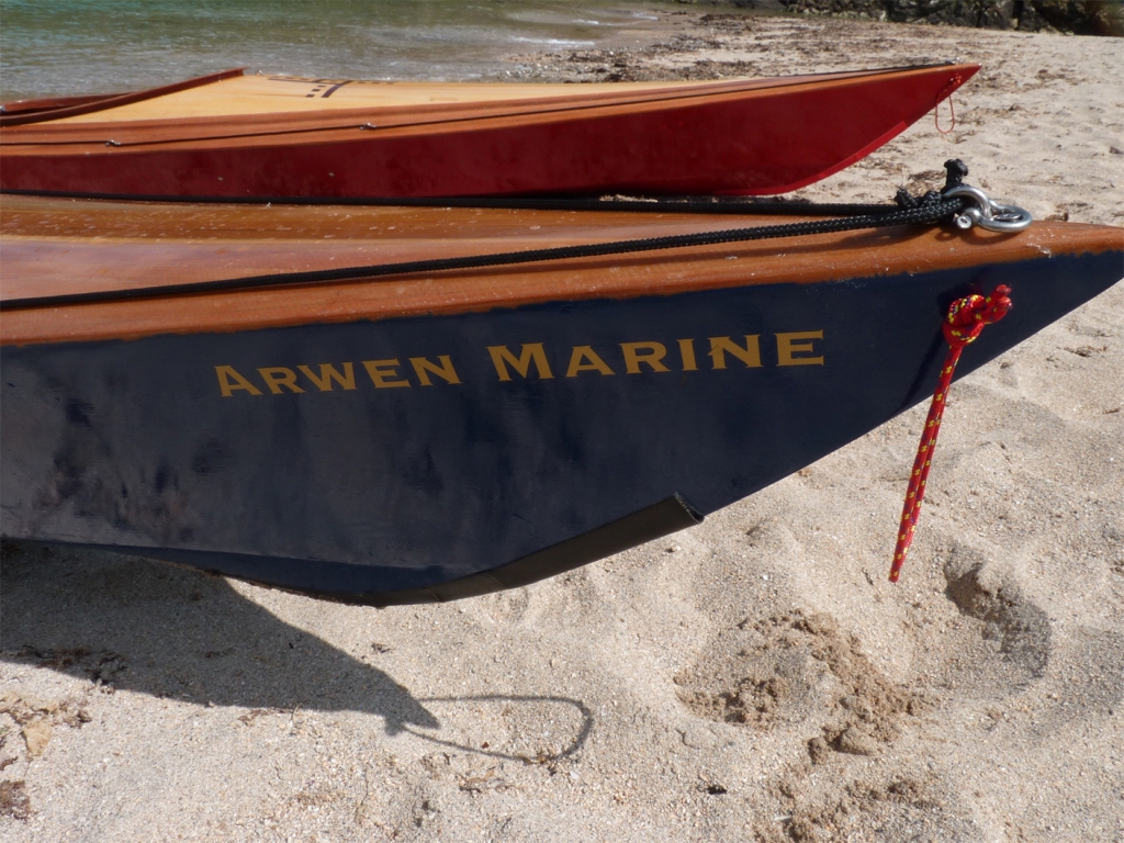 Anne-Marie et Christian m'envoient quatre superbes photos de leurs deux Shearwater Sport Hybrides &agrave; Belle-Ile. Vous avez r&eacute;cemment vu des photos des premiers essais en eau douce de ces deux kayaks construits &agrave; partir de kits par Christian, voici leur premiers essais en eau sal&eacute;e ! 