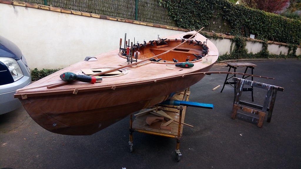 Collage de l'hiloire de cockpit et des listons. 