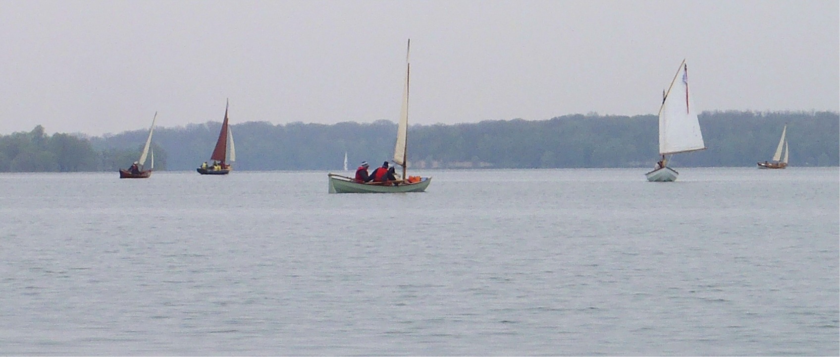 De gauche à droite "Prise de Ris'k", "Tournepierre", "Babyole", "La Marie Pupuce" et "Anouket". 