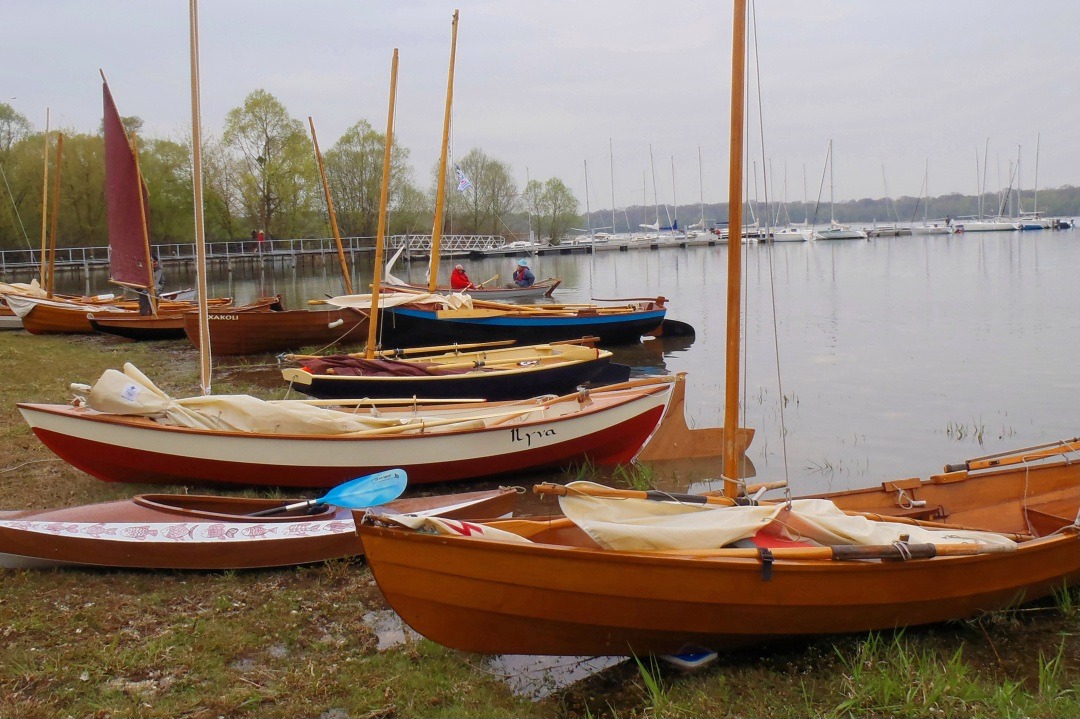 Au premier plan à droite, c'est "Prise de Ris'k", puis le petit Wood Duck 10, "Ilyva", "Cotentin", "Tournepierre", "Joli Jeanlin", "Txakoli" "L'Aber'Ouette". 