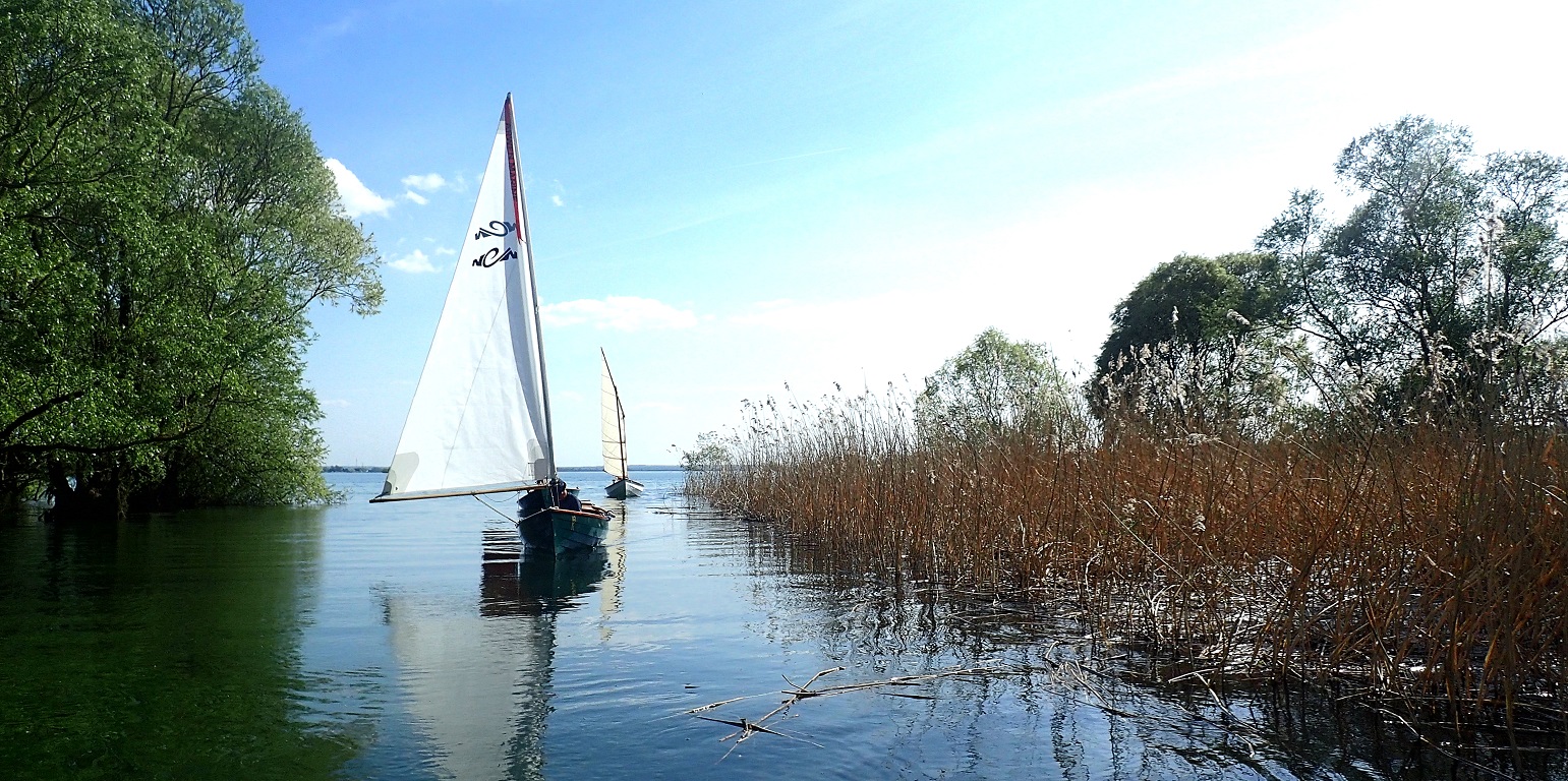 Travers&eacute;e du "bayou" : Atipik masquant le Skerry Raid et La Marie Pupuce. 