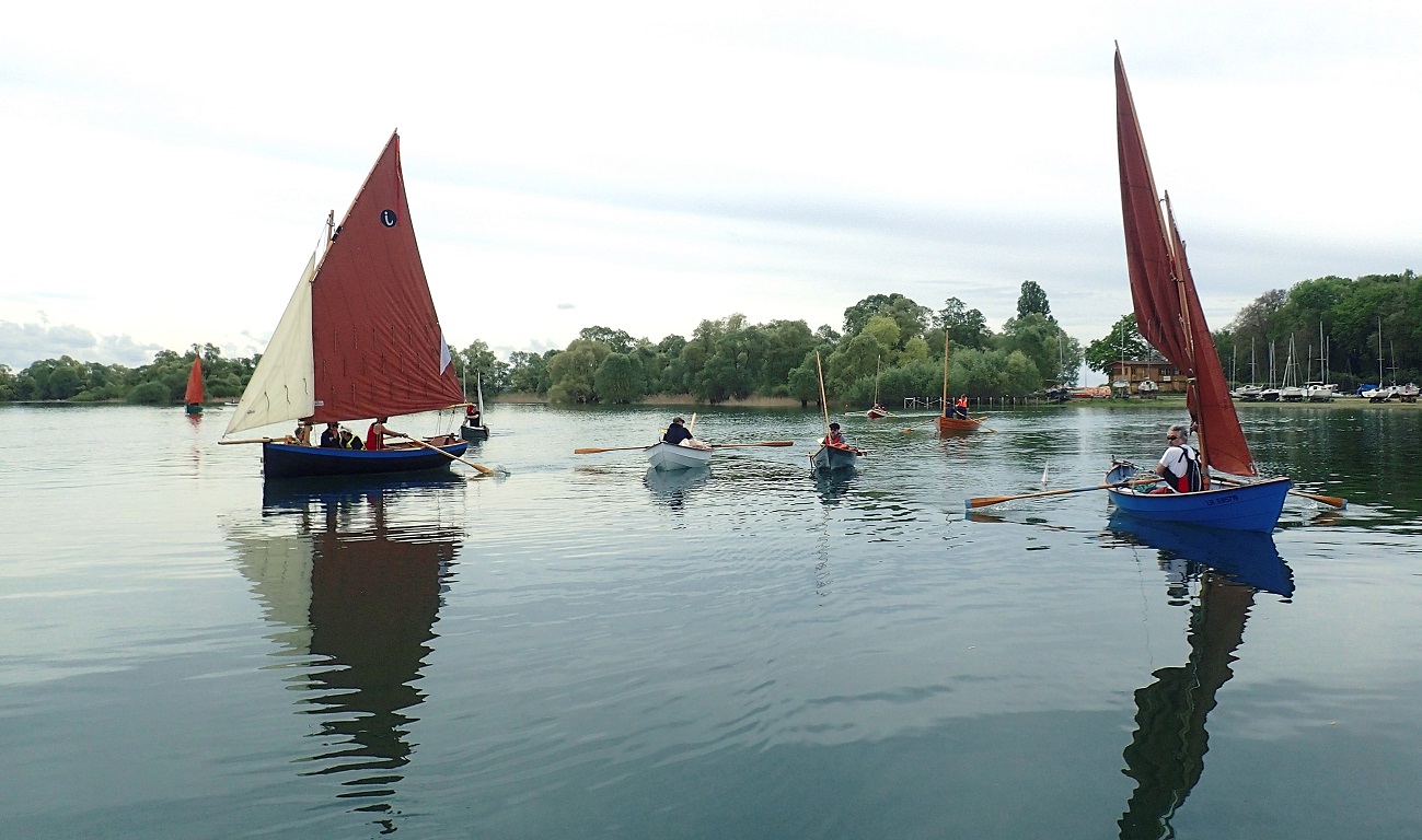 La flottille a pass&eacute; le "bayou" et approche de notre destination. 