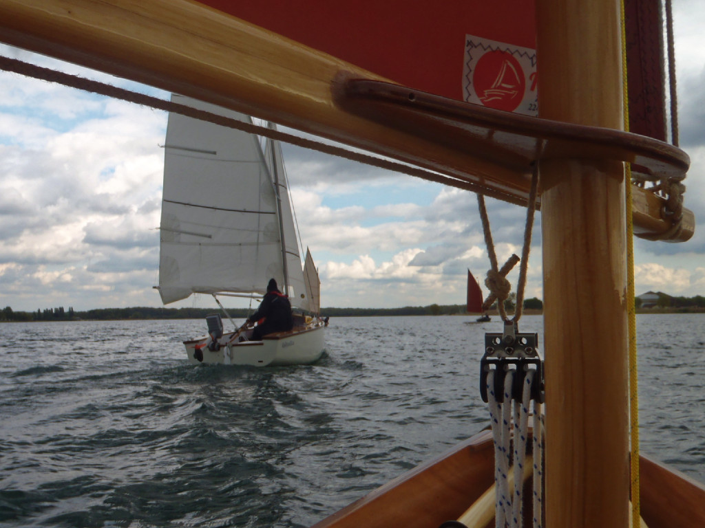 "Valhalla" masquant "La Marie Pupuce II" et "Truk" devant. 