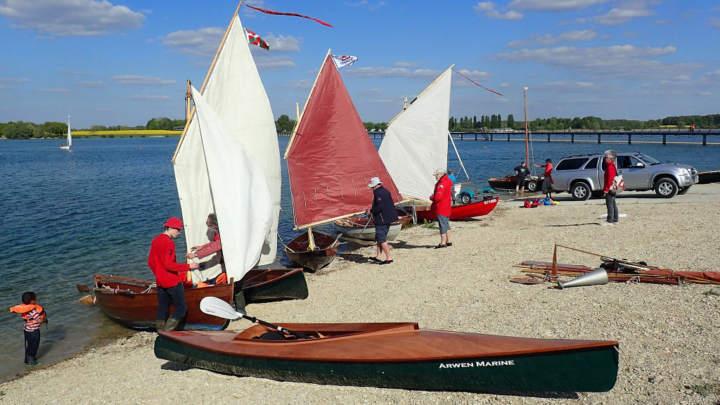 Retour à la plage : le Mill Creek 13 devant "Txakoli" masquant "Urpekoa", le Skerry à dérive pivotante, "L'Odet" masquant "La Marie Pupuce II", "Bahari" et au fond "Rigoletto". 
