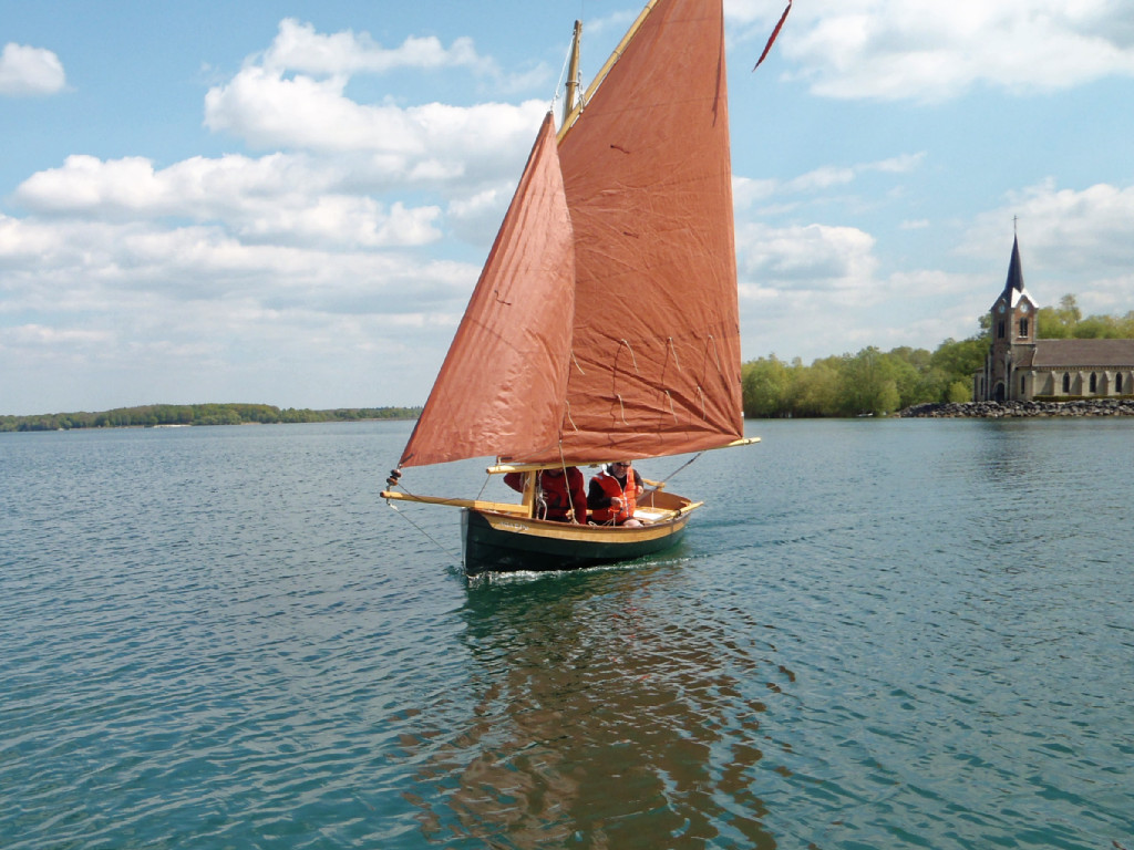 Hervé a construit lui-même son emmagasineur de foc sur la base d'un moyeu de roue de vélo ! 