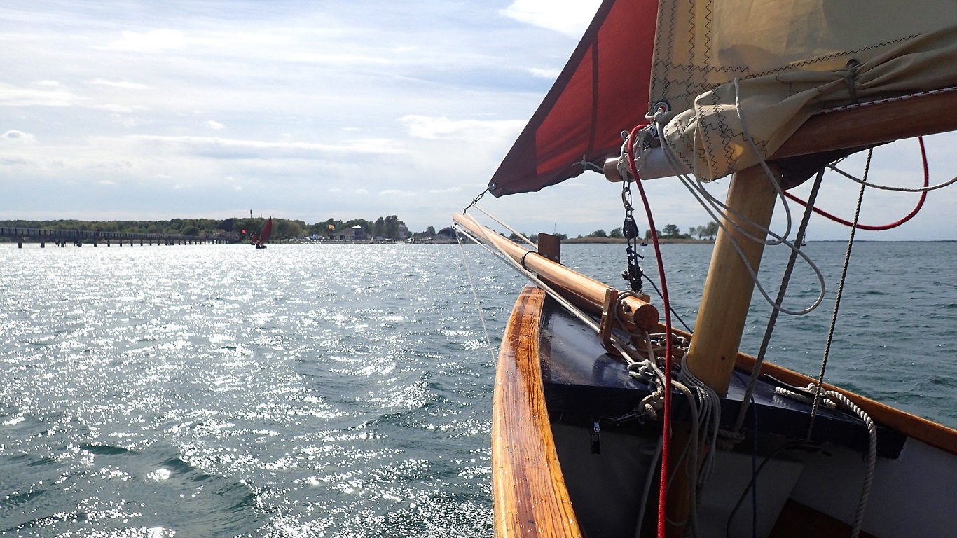 Joli contre-jour pris depuis l'avant de "An Treizh". 