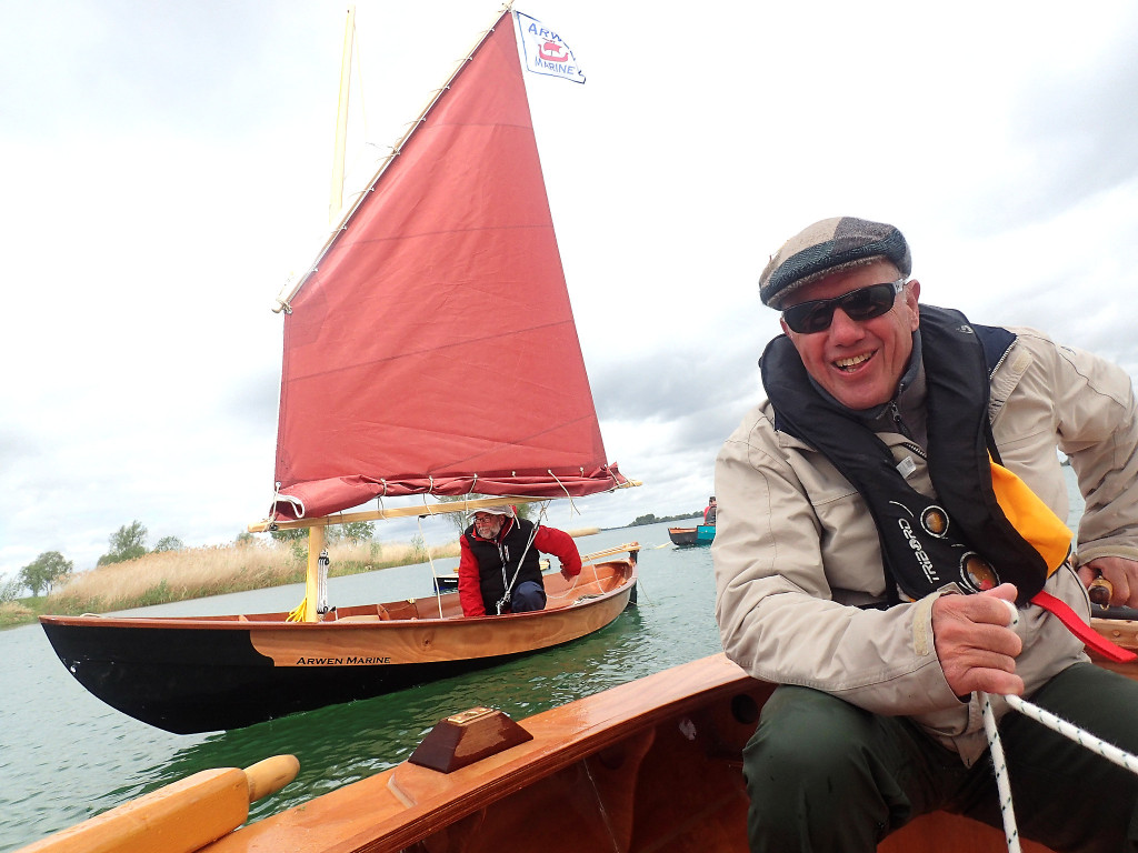 Cette derni&egrave;re photo est prise &agrave; bord de "La Marie Pupuce II" lorsque nous arrivons &agrave; la plage apr&egrave;s le chavirage. G&eacute;rard a l'air en pleine forme ou bien ? 
