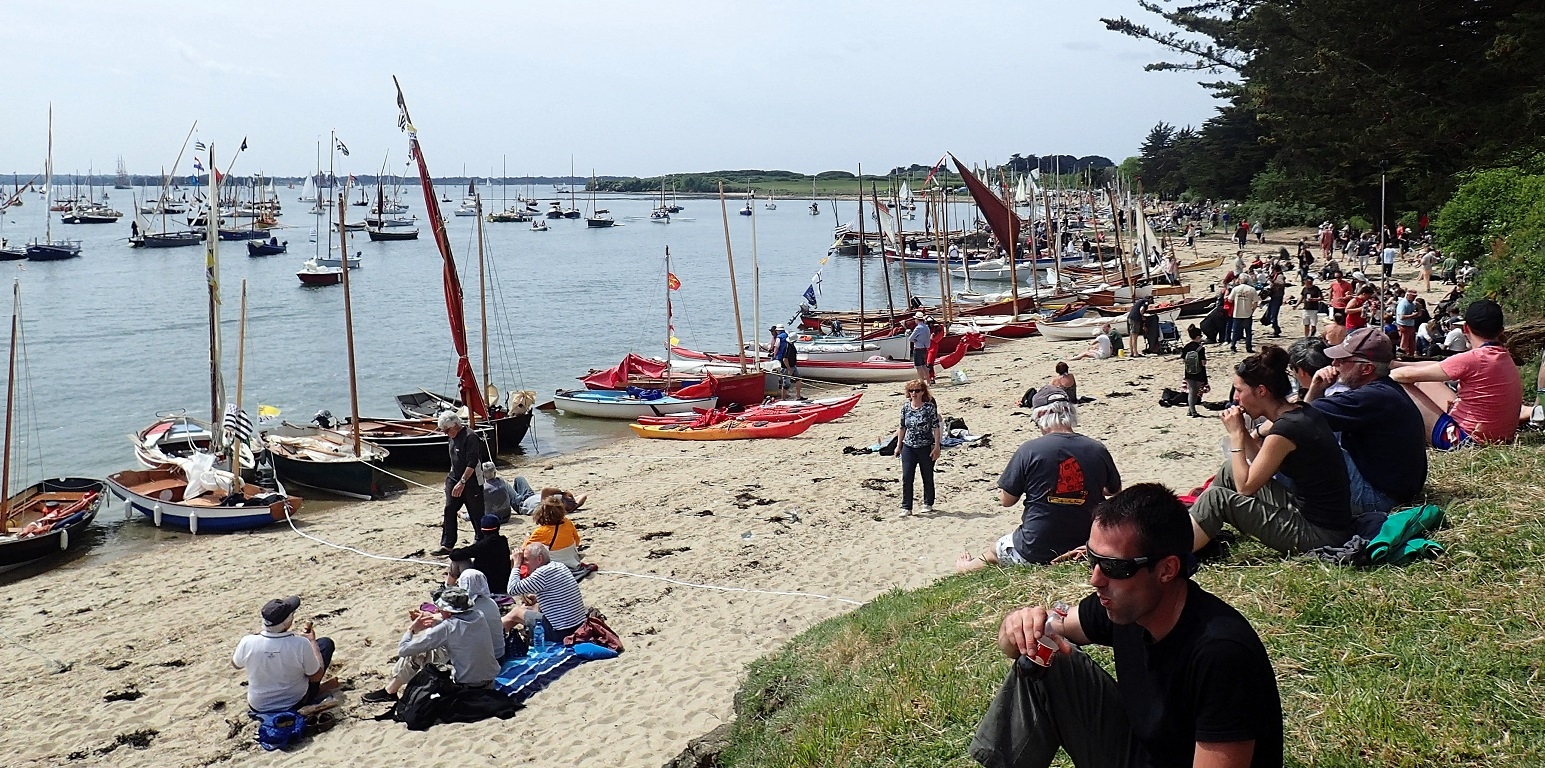 Plus de 200 bateaux &eacute;taient inscrits en flottille N&deg;2, mais nous n'avons jamais compt&eacute; plus de la moiti&eacute; de ce chiffre lors des navigations. 