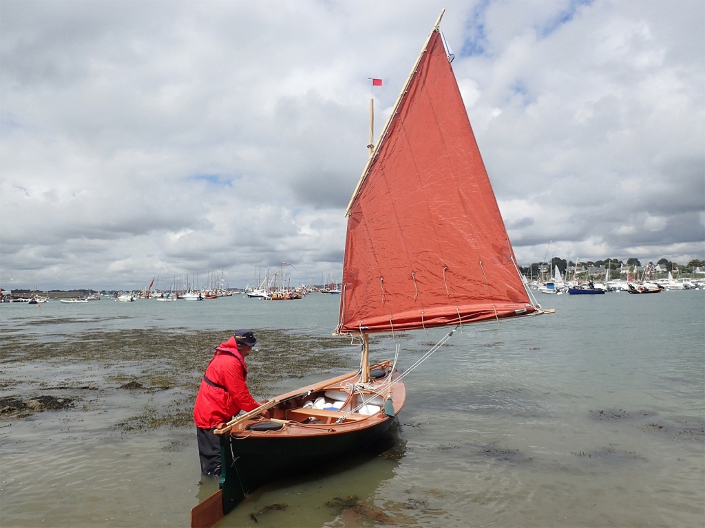 Le vent a forci et j'ai pris un ris, r&eacute;duisant la surface de voilure &agrave; 6 m2. 