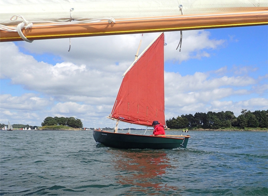 Derni&egrave;re longueur vers le goulet de Port Anna, car nous allons sortir les bateaux sur la plage de la presqu'ile de Conleau. 
