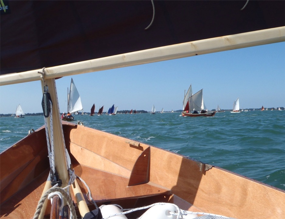 Le grand nombre de bateaux dans notre flottille (autour de 300 pour ceux qui n'ont pas lu le haut de la page) nous oblige à exercer une veille continue afin d'éviter les abordages. 