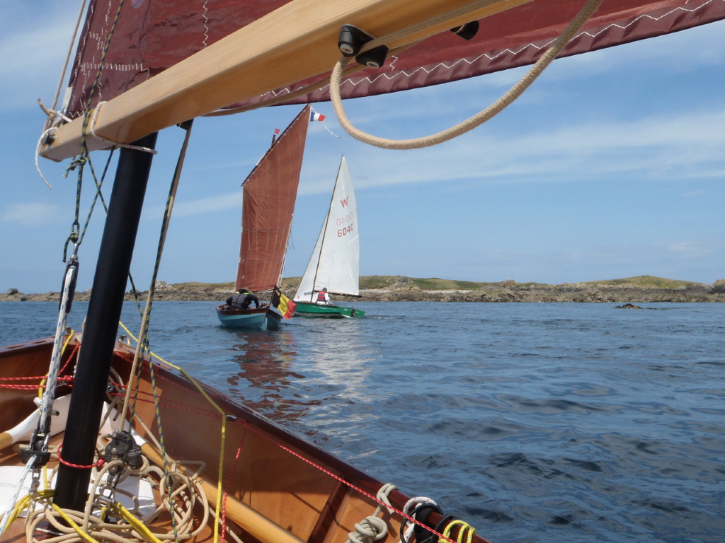 Mini régate improvisée dans les Sept-Iles avant de retraverser vers Ploumanac'h. 