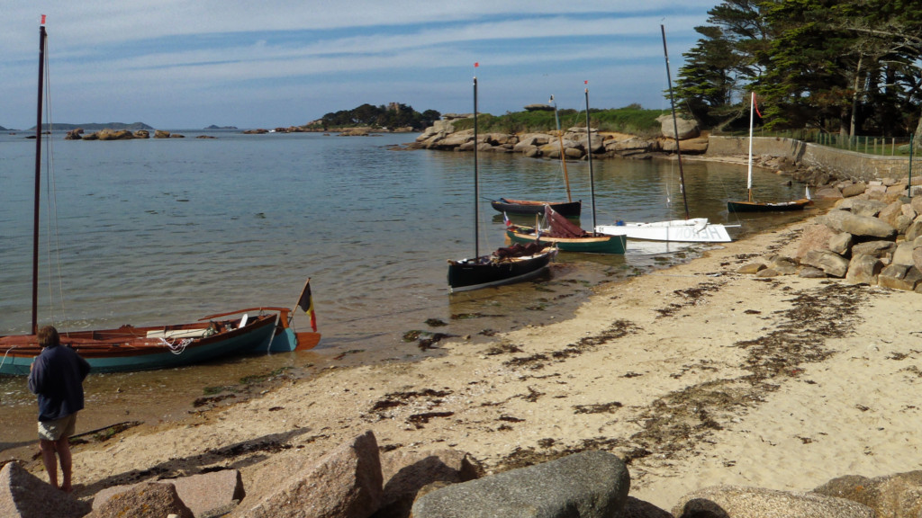 Plus qu'à amarrer les bateau, ranger un peu, planter les tentes, diner et au lit !