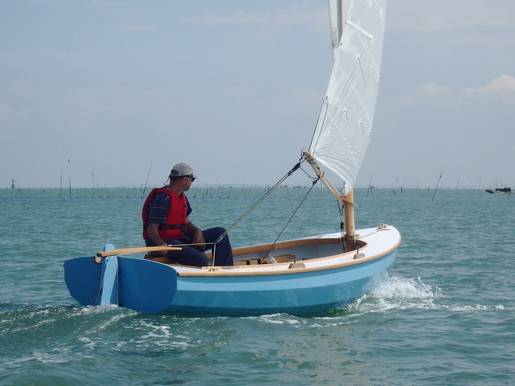 Gwendal sur le Creizic, le tout dernier voile-aviron dessiné par François Vivier.