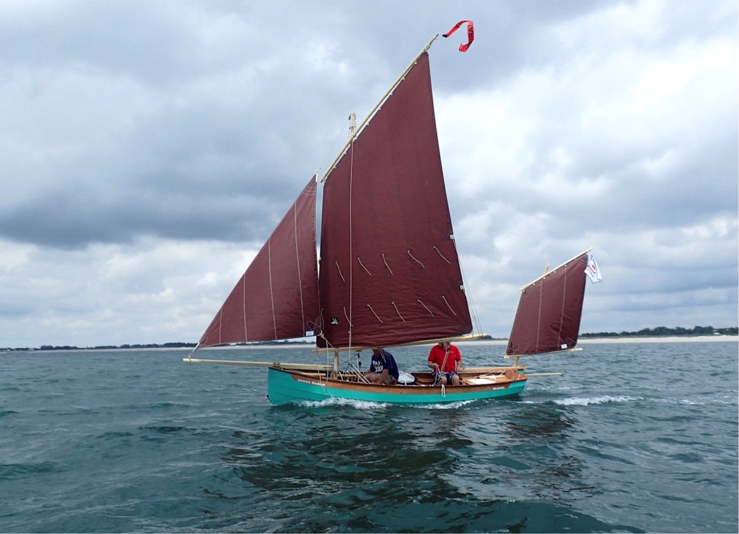 En tout cas, les deux voiles suppl&eacute;mentaires sont bien &eacute;quilibr&eacute;es et Silmaril reste tr&egrave;s doux &agrave; la barre. 